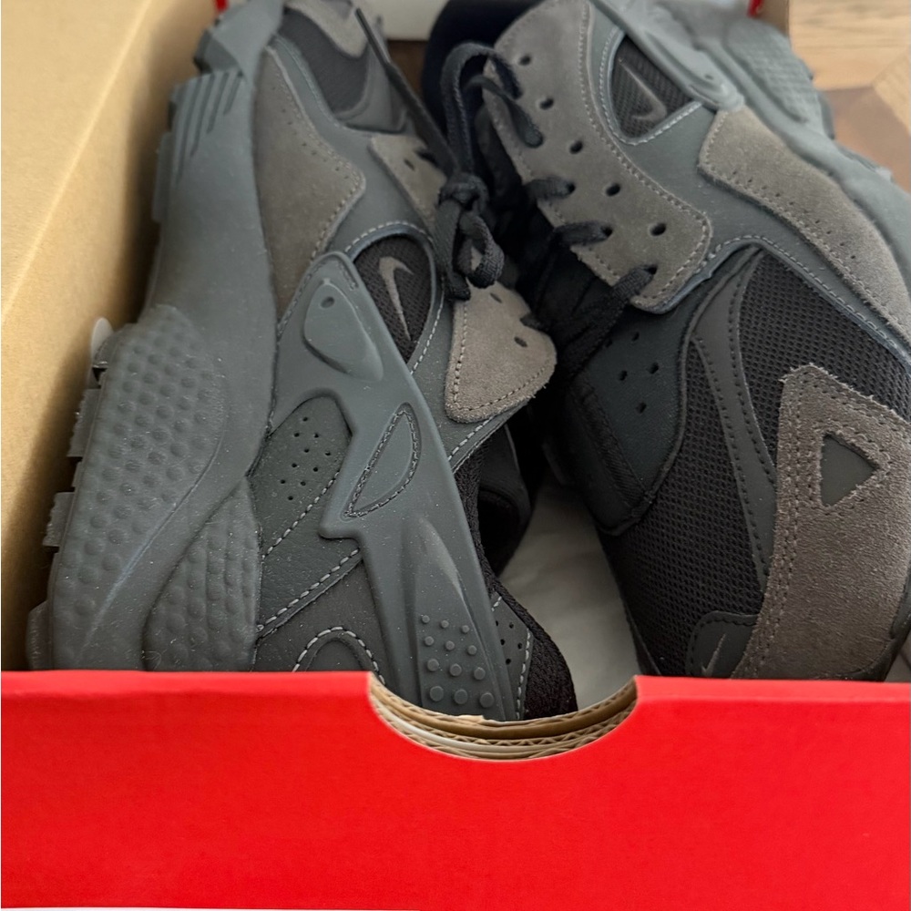 Men's Grey and Black Nike Air Huarache Runner - Picture 7 of 8